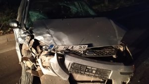 Duran araca çarptı: 4 yaralı