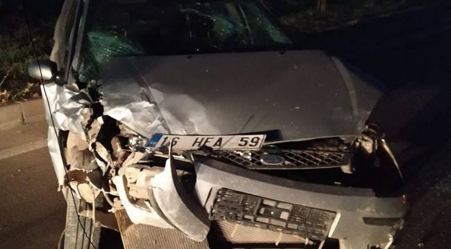 Duran araca çarptı: 4 yaralı