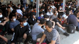 Fethiye'de 120 kaçak göçmen tekneye biner binmez yakalandı