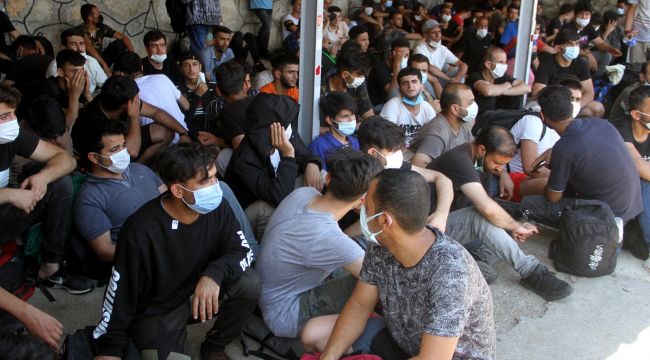 Fethiye'de 120 kaçak göçmen tekneye biner binmez yakalandı