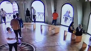 Genç kız Galata Kulesi'nden ölüme böyle atladı