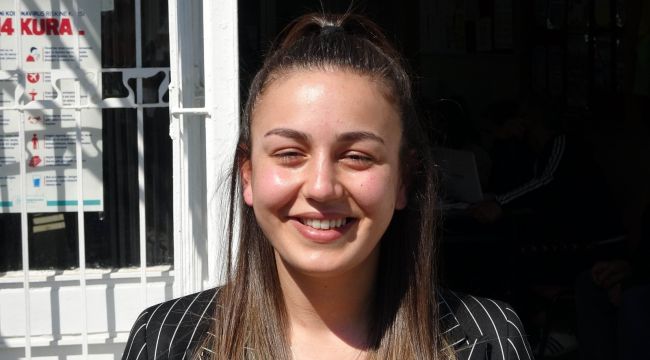 Genç kız, ölen babasının yerine muhtar seçildi