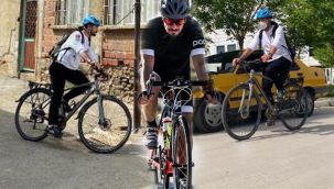 Hastalarına bisikletle gitmeye başladı, 50 kilo verdi