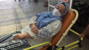 İYİ Partili meclis üyesi, boşandığı eşini mahkeme çıkışı bıçakladı