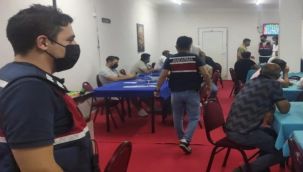 İzmir'de 111 kişiye kumar oynarken suçüstü