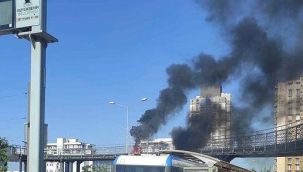 İzmir'de elektrikli otobüs alevlere teslim oldu