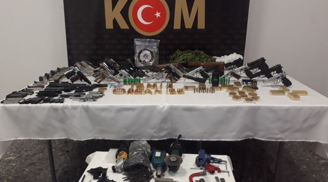 İzmir merkezli yasa dışı silah ticareti operasyonu