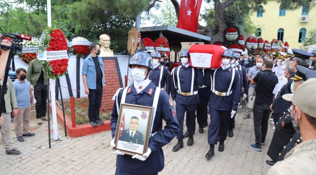 İzmir şehidini gözyaşlarıyla uğurladı