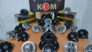 İzmir'de 1 milyon liralık kaçak ürün ele geçirildi