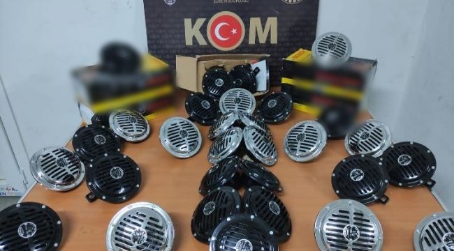 İzmir'de 1 milyon liralık kaçak ürün ele geçirildi