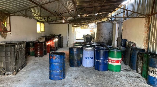 İzmir'de 16 bin litre kaçak akaryakıt ele geçirildi