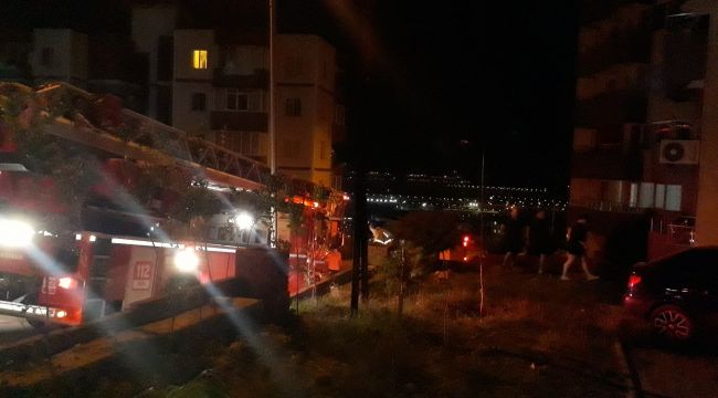 İzmir'de ev yangını: 1 kişi dumandan etkilendi