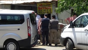 İzmir'de şüpheli ölüm: Yaşadığı evde ölü bulundu