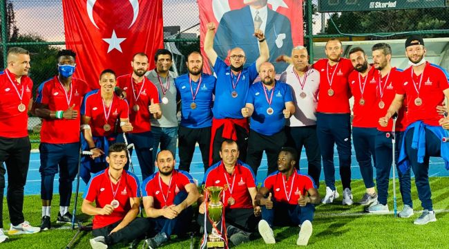 İzmirli sporculardan bir kupa daha