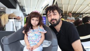 Kanser hastası miniklere 'peruk' yapıyor