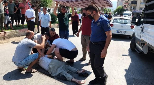 Kaza yapan sürücüyü güneşten sünger yatakla korudular