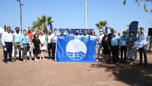 Kuşadası'nda mavi bayraklar göndere çekildi