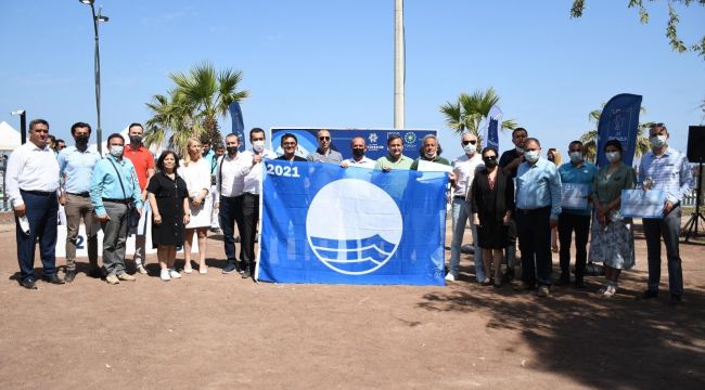 Kuşadası'nda mavi bayraklar göndere çekildi