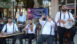 Kuşadası'nda müzisyenlere destek konserleri