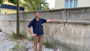 Mahalleli 7 yıldır diken üstünde yaşıyor