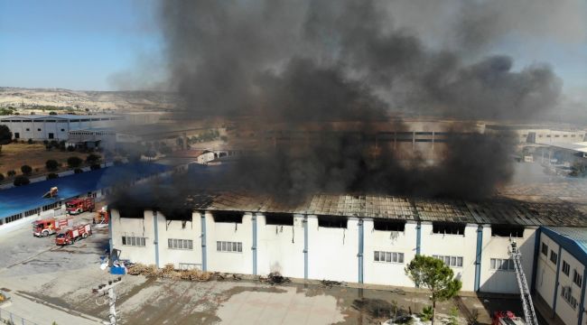 Nevresim fabrikası 8 saat sonra söndürüldü