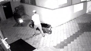 Önce inceledi sonra çaldı