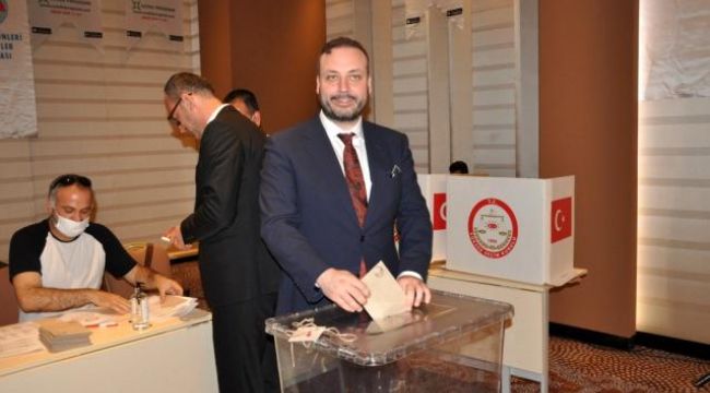 PÜİS'de bayrağı Mert Aslan teslim aldı