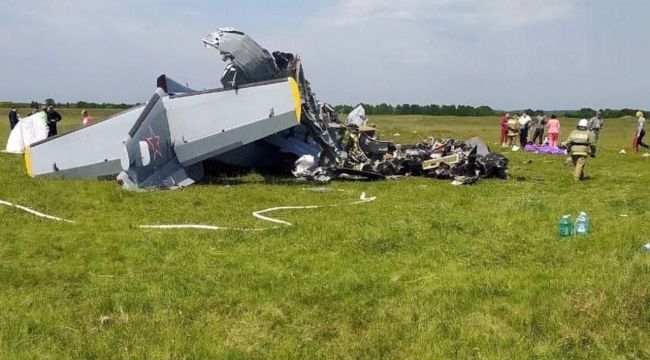 Rusya'da uçak düştü: 9 ölü, 15 yaralı