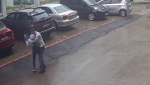 Sapık dehşeti! Güpegündüz kadınlara taciz kamerada