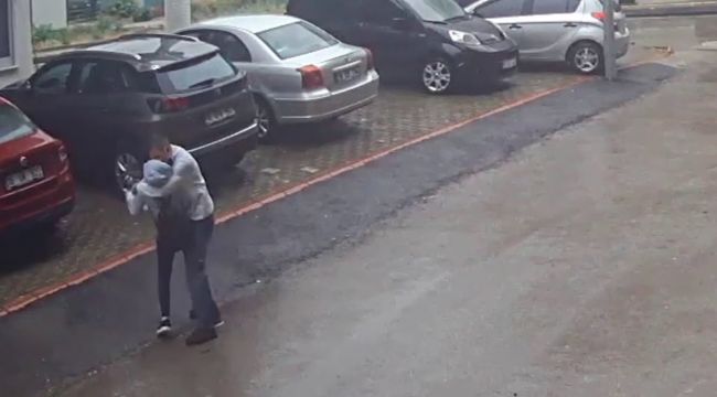 Sapık dehşeti! Güpegündüz kadınlara taciz kamerada