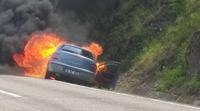 Seyir halindeki araç alev topuna dönüştü