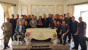 Üniformalı nikah töreni