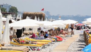 Vaka sayıları düştü, dünyaca ünlü sahil doldu