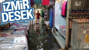 Yaz yağmuru Tarihi Kemeraltı Çarşısı'nı göle çevirdi