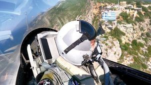 Yunan komutandan kışkırtıcı uçuş