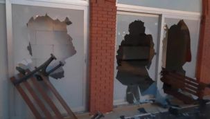 Zorbalar! Çeşme'de Zabıta Müdürlüğü'ne saldırı