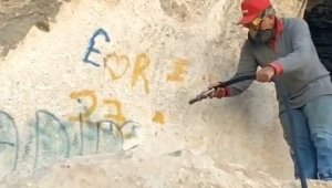 3 bin yıllık vadide sprey boya temizliği