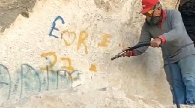 3 bin yıllık vadide sprey boya temizliği