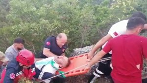 3 yaşındaki çocuk otomobili uçuruma yuvarladı: 3 yaralı