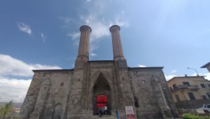 350 yıllık Çifte Minareli Medrese, müze olarak tekrar açıldı