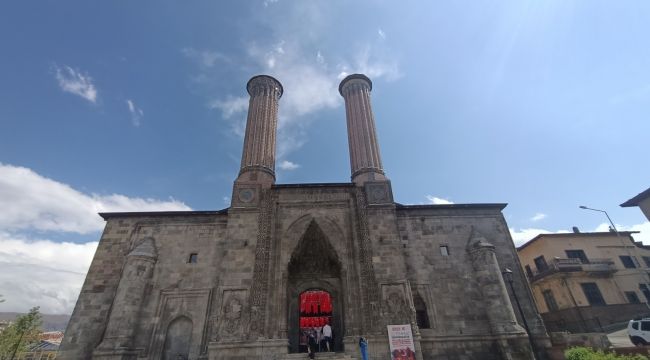 350 yıllık Çifte Minareli Medrese, müze olarak tekrar açıldı