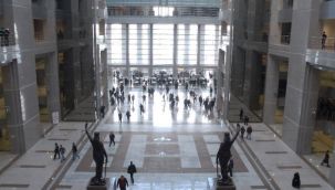 Avukat, adliyede hakimi dövdü