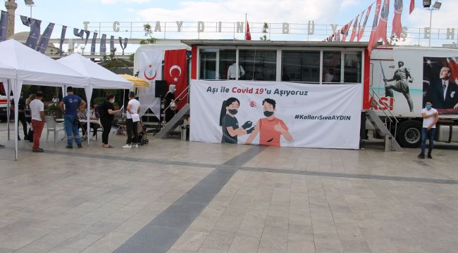 Aydın'da yoldan geçen herkese aşı hizmeti