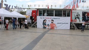 Aydın'da yoldan geçen herkese aşı hizmeti