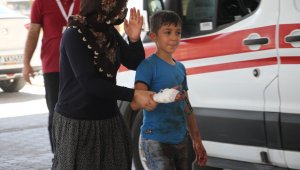 Babasına kurban için yardım eden 10 yaşındaki çocuk elini kesti