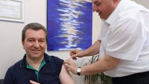 Başkan, başkana aşı yaptı! 