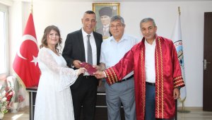 Başkan nikah kıydı, Milletvekili şahitlik yaptı