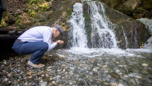 Başkan Soyer, Gediz'in kaynağından su içti