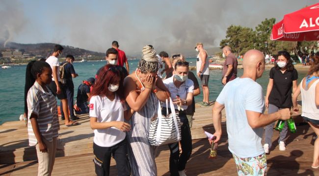 Bodrum yangınında otellerden 3 bin kişi tahliye edildi