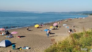 Boğulan kadını çevredekiler kurtardı